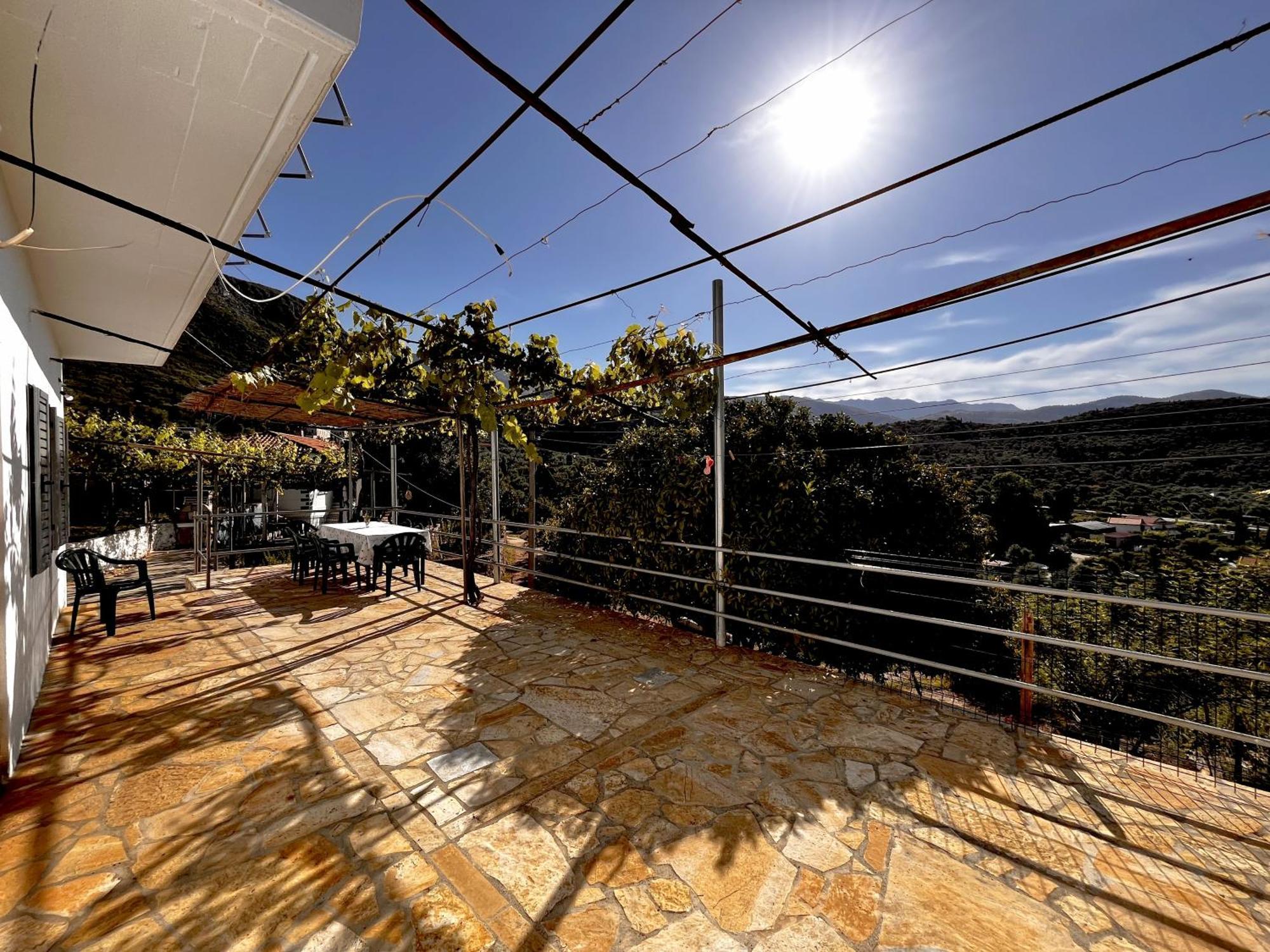 Отель Sea Horizon House Alexis Химара Экстерьер фото